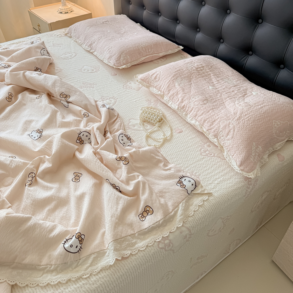 91家纺网 家纺一手货源 找家纺 盼季家纺 2026新款A类木棉皱皱纱床盖夏被四件套场景一-奶盖KT 奶盖KT-粉白