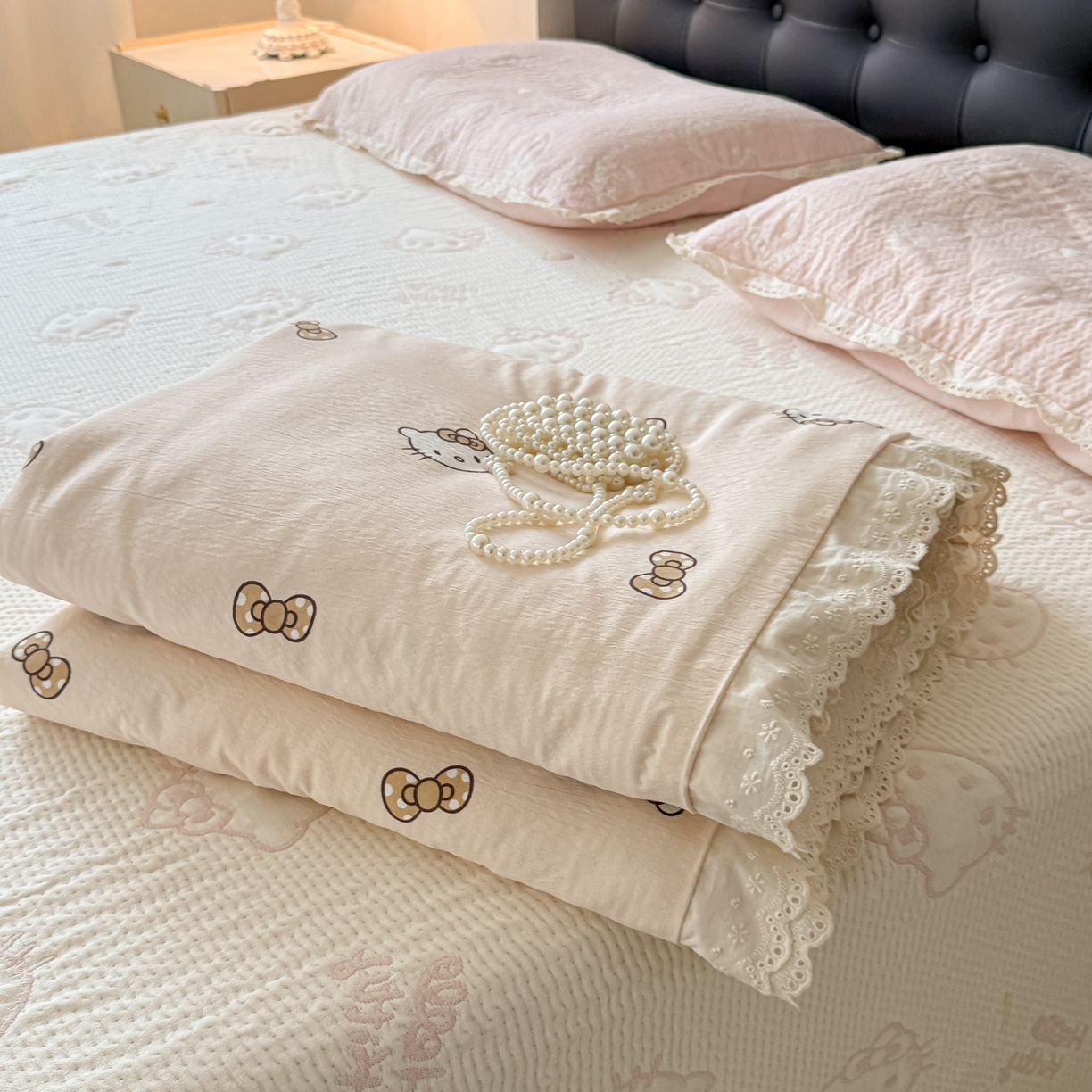 91家纺网 家纺一手货源 找家纺 盼季家纺 2026新款A类木棉皱皱纱床盖夏被四件套场景一-奶盖KT 奶盖KT-粉白
