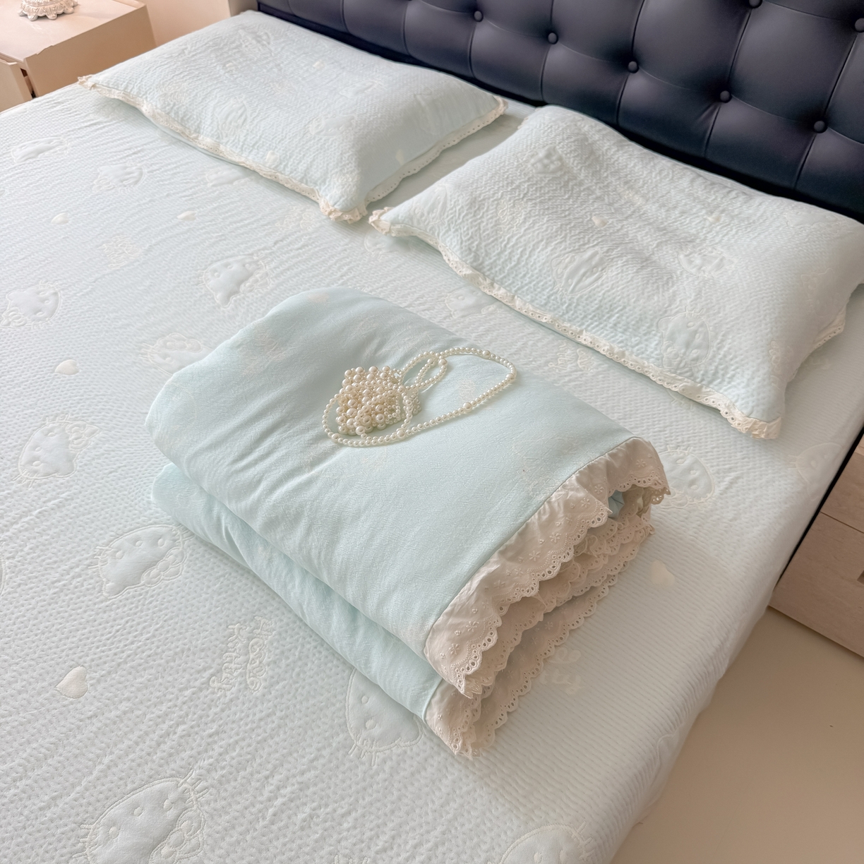 91家纺网 家纺一手货源 找家纺 盼季家纺 2026新款A类木棉皱皱纱床盖夏被四件套场景一-奶盖KT 奶盖KT-奶蓝