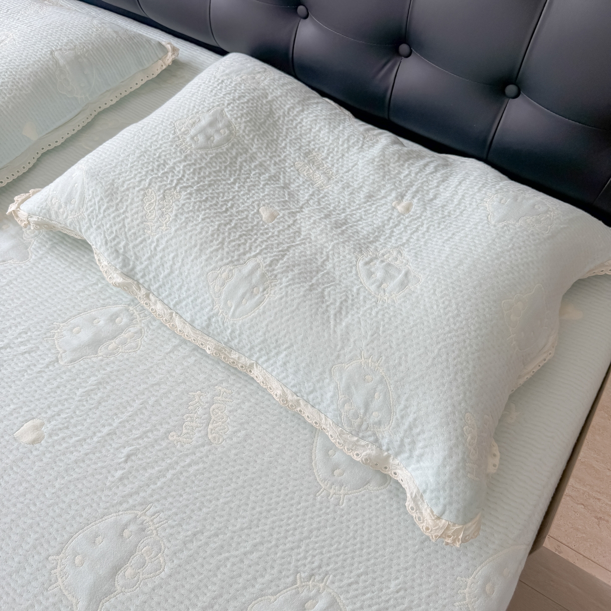 91家纺网 家纺一手货源 找家纺 盼季家纺 2026新款A类木棉皱皱纱床盖夏被四件套场景一-奶盖KT 奶盖KT-奶蓝