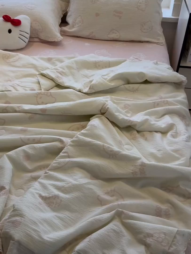 91家纺网 家纺一手货源 找家纺 盼季家纺 2026新款A类木棉皱皱纱床盖夏被四件套场景二-奶盖KT 奶盖KT-白粉