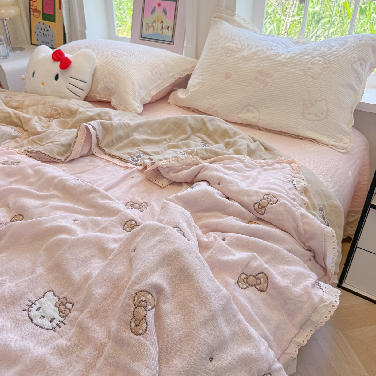 91家纺网 家纺一手货源 找家纺 盼季家纺 2026新款A类木棉皱皱纱床盖夏被四件套场景二-奶盖KT 奶盖KT-粉粉