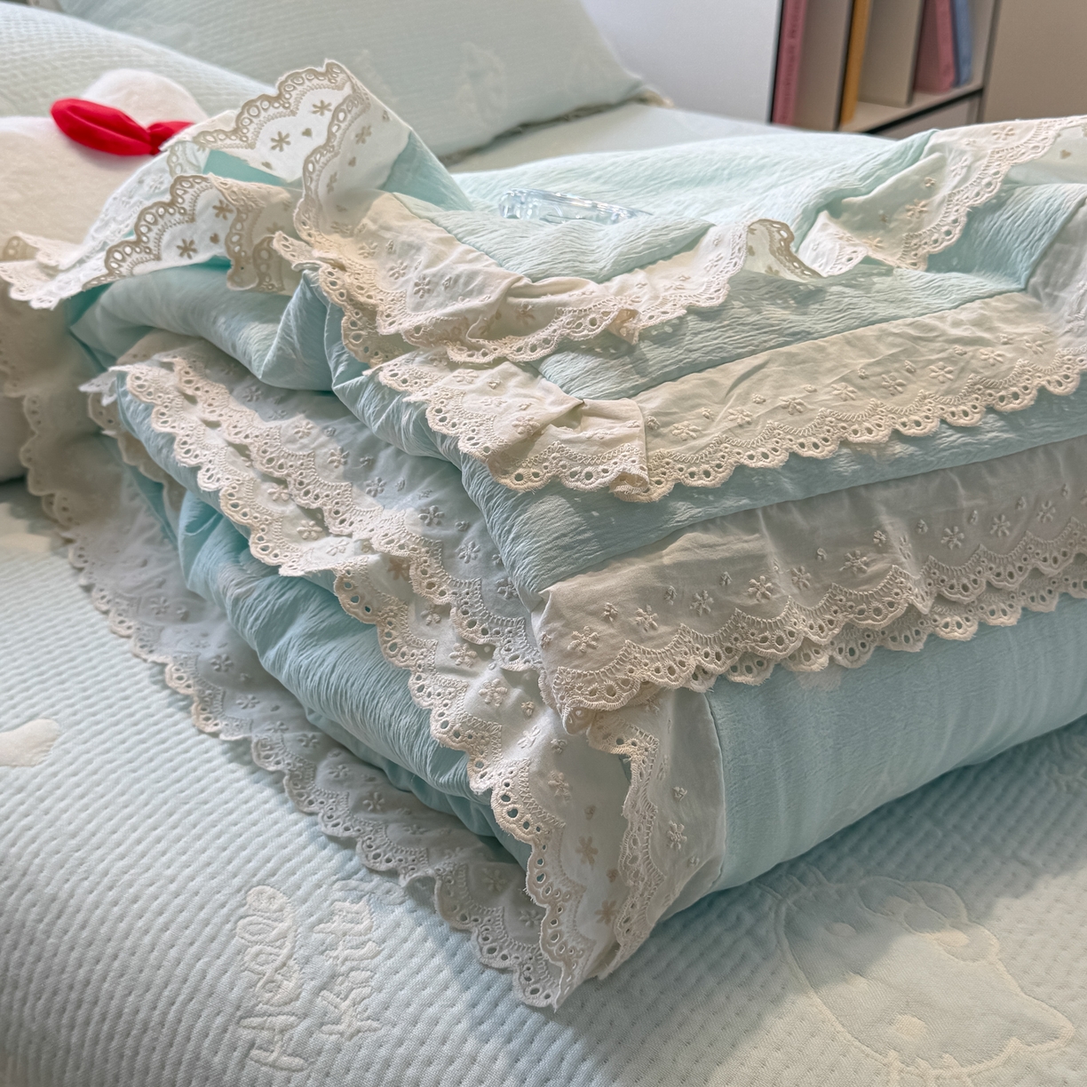 91家纺网 家纺一手货源 找家纺 盼季家纺 2026新款A类木棉皱皱纱床盖夏被四件套场景二-奶盖KT 奶盖KT-奶蓝