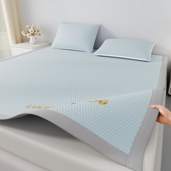 91家纺网 家纺一手货源 找家纺 南北家居 2026新款PE冰豆豆席-床笠款-床席款凉席三件套 幸运小狗-蓝床席款