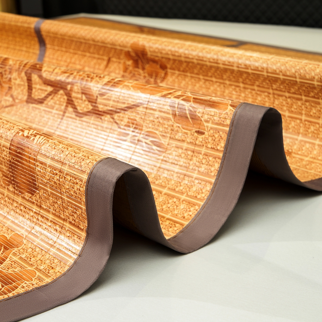 91家纺网 家纺一手货源 找家纺 思雅庭 2026新款艾草宽边绣花驱蚊席拍图二 蝴蝶