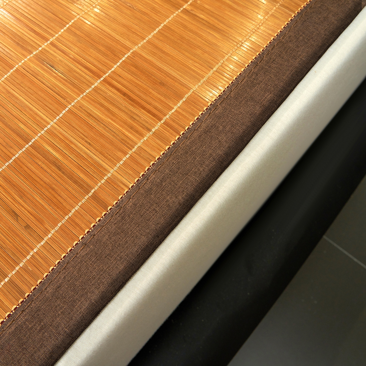 91家纺网 家纺一手货源 找家纺 思雅庭 2026新款艾草宽边绣花驱蚊席拍图二 艾草养生席