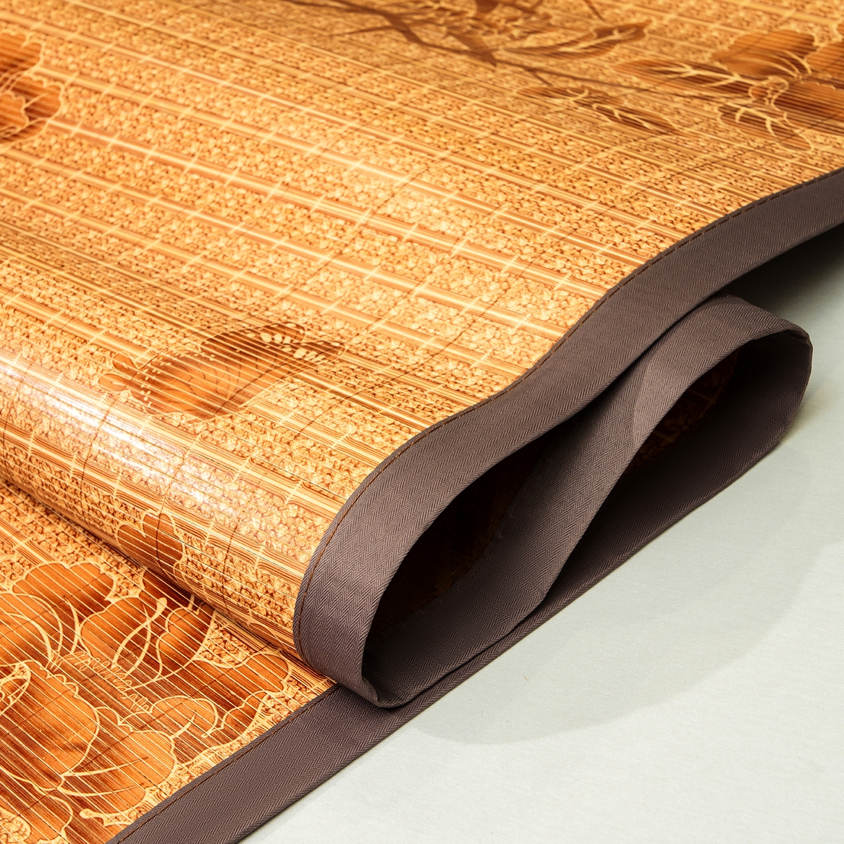 91家纺网 家纺一手货源 找家纺 思雅庭 2026新款艾草宽边绣花驱蚊席拍图二 蝴蝶