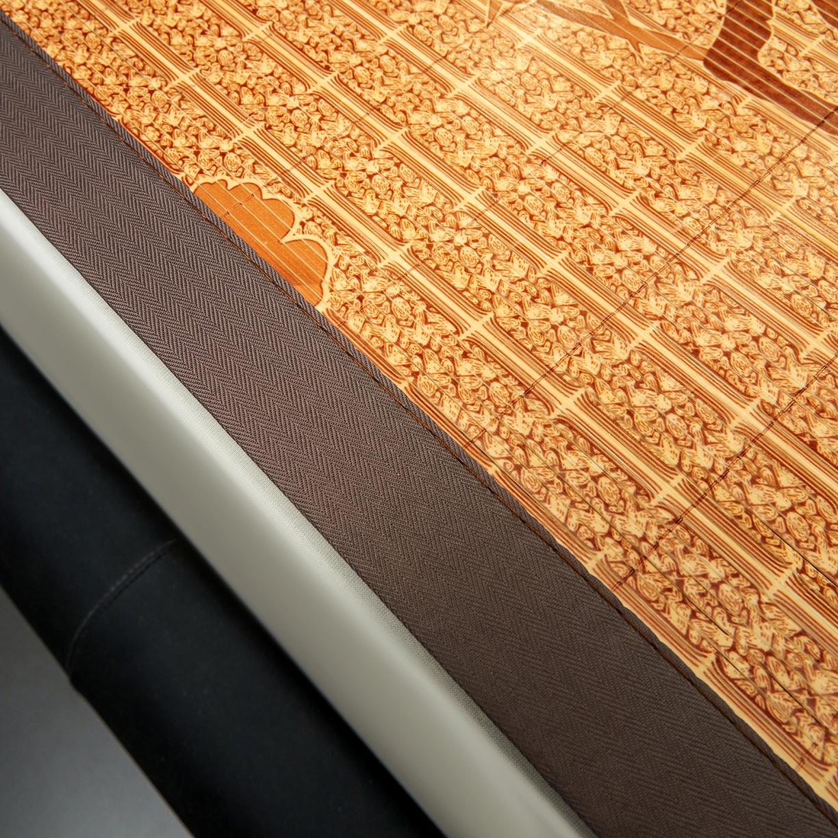 91家纺网 家纺一手货源 找家纺 思雅庭 2026新款艾草宽边绣花驱蚊席拍图二 蝴蝶