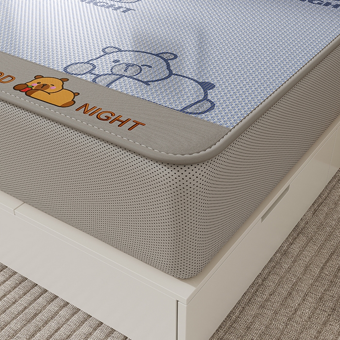 91家纺网 家纺一手货源 找家纺 南北家居 2026新款冰藤刺绣凉感席凉席-卡皮巴拉款-小熊款 冰藤卡皮巴拉-蓝--床笠款