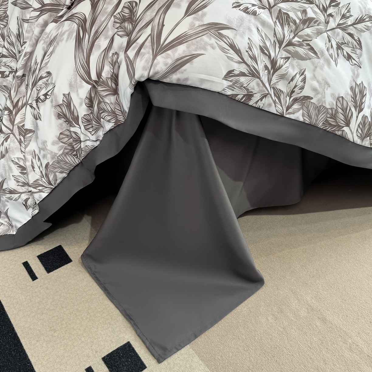 91家纺网 家纺一手货源 找家纺 花伞家居 2026新款花水洗真丝四件套含买家秀 草木蔓发-深灰