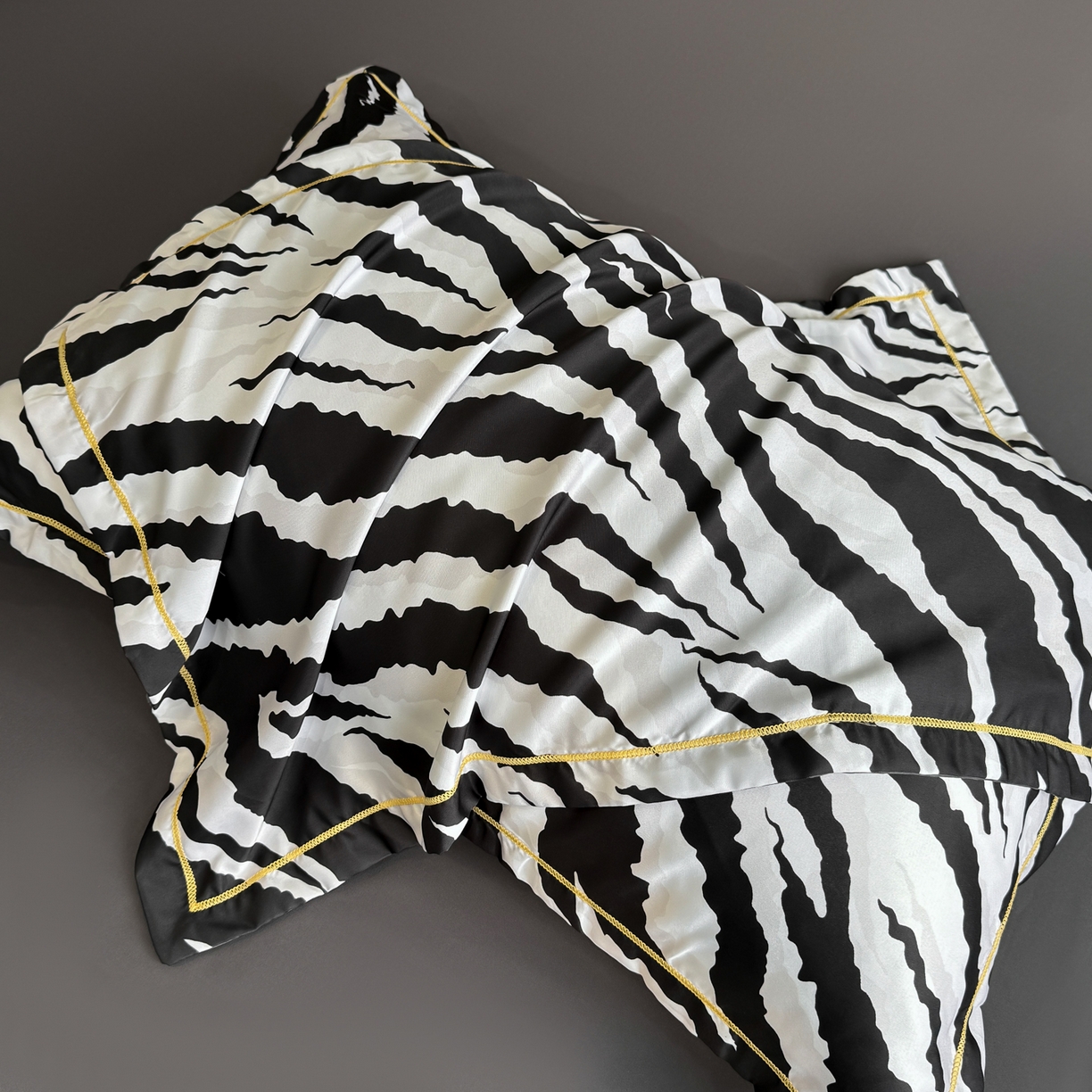 91家纺网 家纺一手货源 找家纺 花伞家居 2026新款花水洗真丝四件套含买家秀 纹理