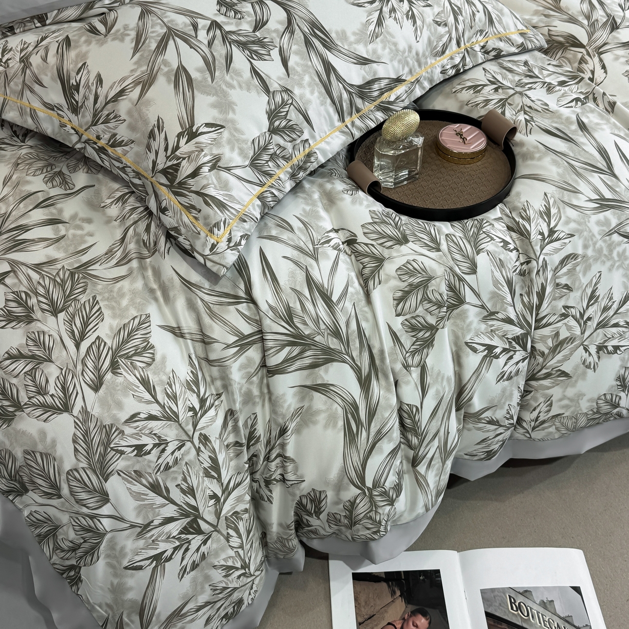 91家纺网 家纺一手货源 找家纺 花伞家居 2026新款花水洗真丝四件套含买家秀 草木蔓发-浅灰