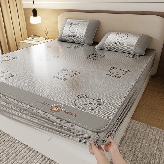 91家纺网 家纺一手货源 找家纺 南北家居 2026新款冰藤刺绣凉感席凉席-卡皮巴拉款-小熊款 冰藤小熊-灰-床笠款