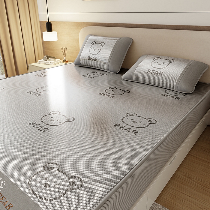 91家纺网 家纺一手货源 找家纺 南北家居 2026新款冰藤刺绣凉感席凉席-卡皮巴拉款-小熊款 冰藤小熊-灰-床笠款