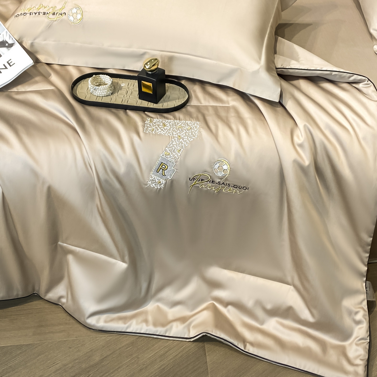 91家纺网 家纺一手货源 找家纺 新方向 2026新款刺绣A类20%蚕丝天丝棉夏被夏凉被空调被四件套-科迪 科迪-香槟