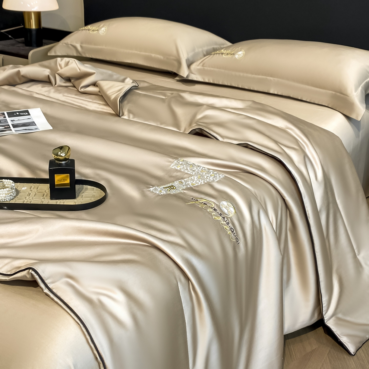 91家纺网 家纺一手货源 找家纺 新方向 2026新款刺绣A类20%蚕丝天丝棉夏被夏凉被空调被四件套-科迪 科迪-香槟