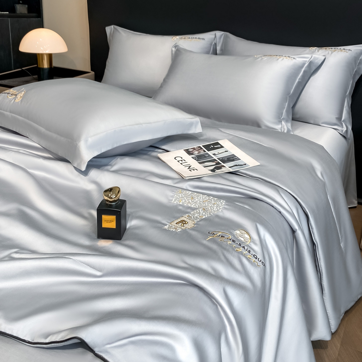 91家纺网 家纺一手货源 找家纺 新方向 2026新款刺绣A类20%蚕丝天丝棉夏被夏凉被空调被四件套-科迪 科迪-朦胧灰