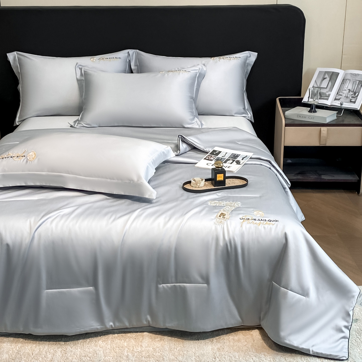 91家纺网 家纺一手货源 找家纺 新方向 2026新款刺绣A类20%蚕丝天丝棉夏被夏凉被空调被四件套-科迪 科迪-朦胧灰