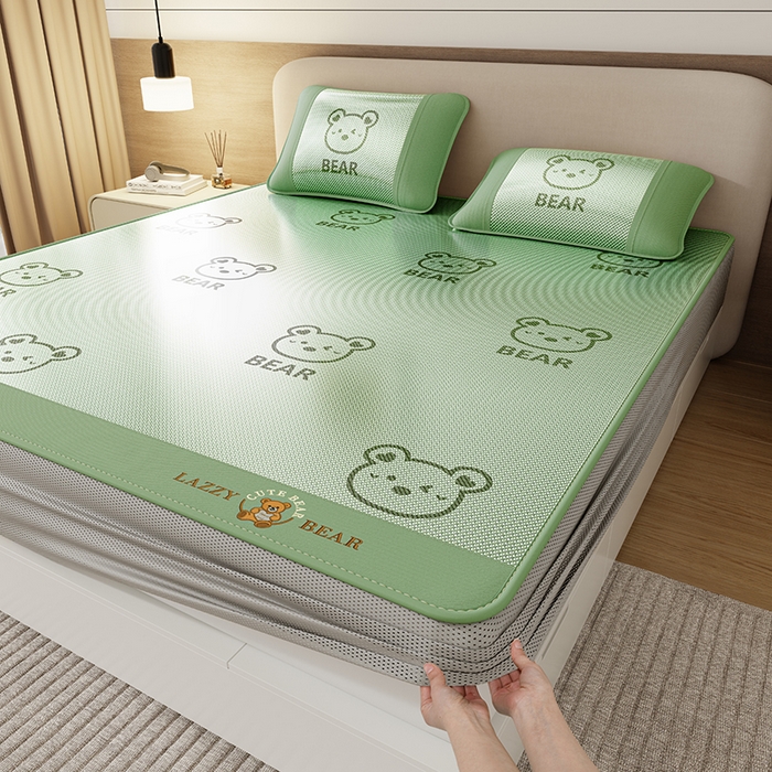 91家纺网 家纺一手货源 找家纺 南北家居 2026新款冰藤刺绣凉感席凉席-卡皮巴拉款-小熊款 冰藤小熊-绿-床笠款