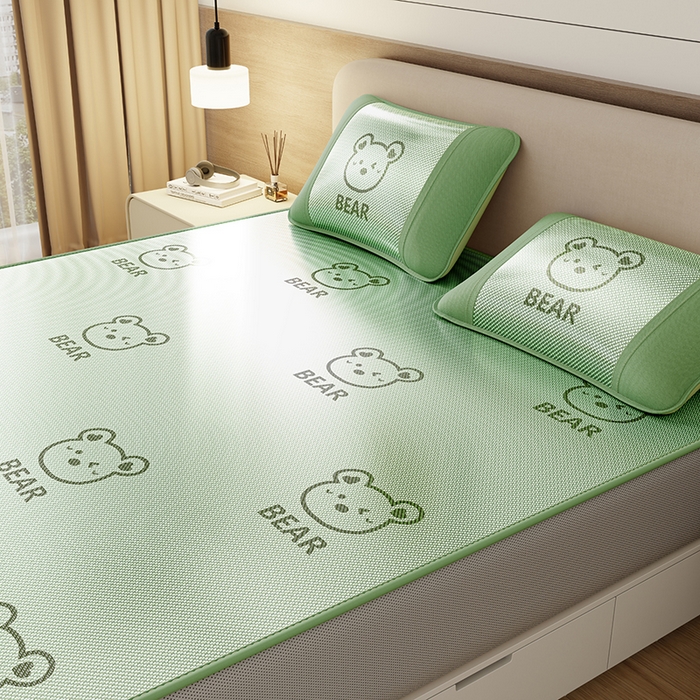 91家纺网 家纺一手货源 找家纺 南北家居 2026新款冰藤刺绣凉感席凉席-卡皮巴拉款-小熊款 冰藤小熊-绿-床笠款