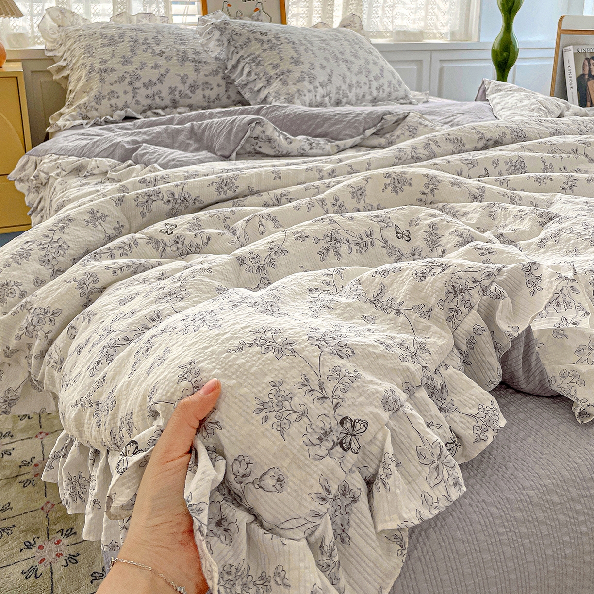 91家纺网 家纺一手货源 找家纺 南北家居 2026新款泡芙棉花边夏被四件套 XB蝶迹