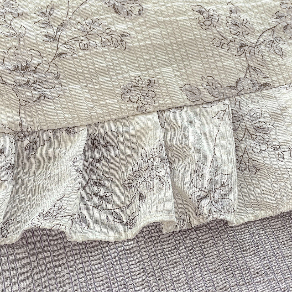 91家纺网 家纺一手货源 找家纺 南北家居 2026新款泡芙棉花边夏被四件套 XB蝶迹