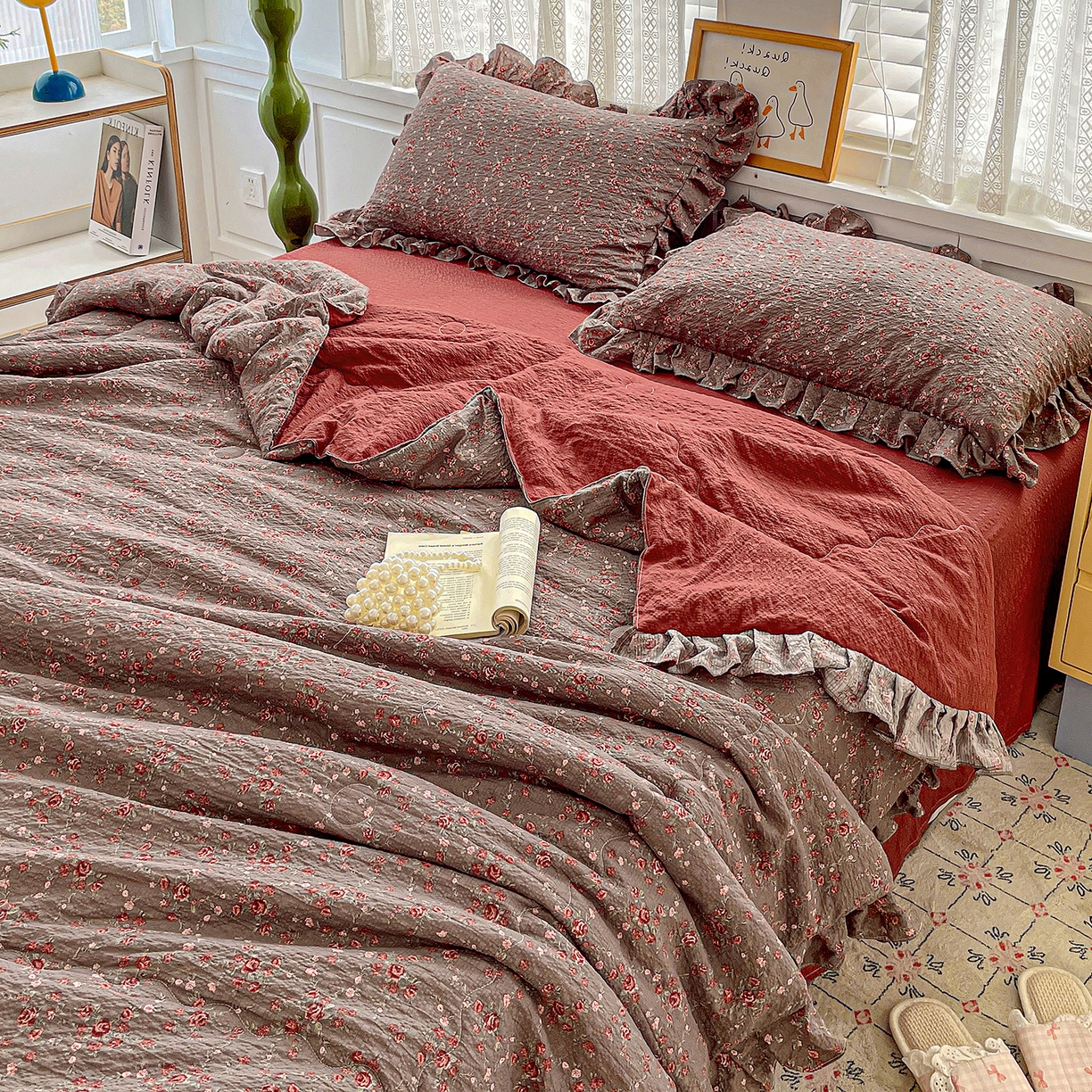 91家纺网 家纺一手货源 找家纺 南北家居 2026新款泡芙棉花边夏被四件套 XB胭脂