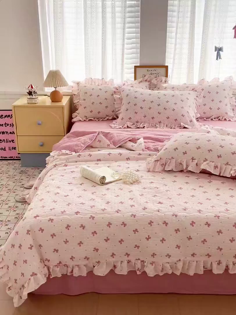 91家纺网 家纺一手货源 找家纺 南北家居 2026新款泡芙棉花边夏被四件套 XB若梦