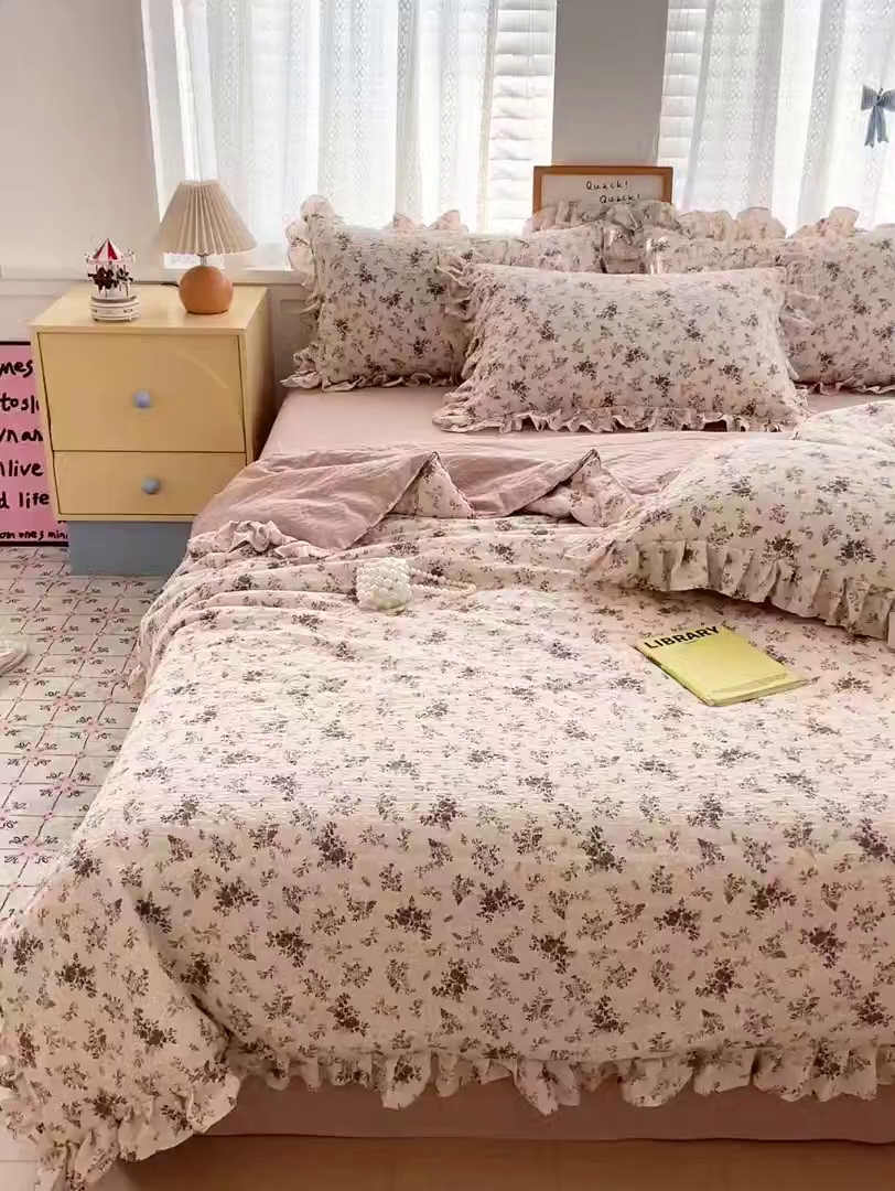 91家纺网 家纺一手货源 找家纺 南北家居 2026新款泡芙棉花边夏被四件套 XB初柠