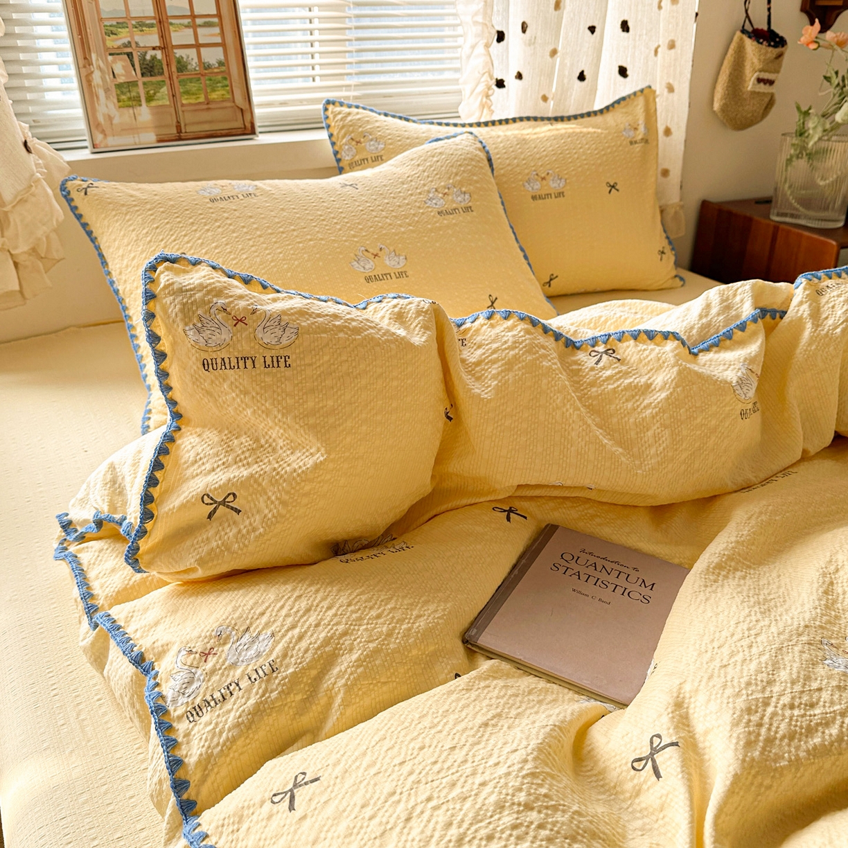 91家纺网 家纺一手货源 找家纺 南北家居 2026新款泡芙被壳针四件套 施华洛黄