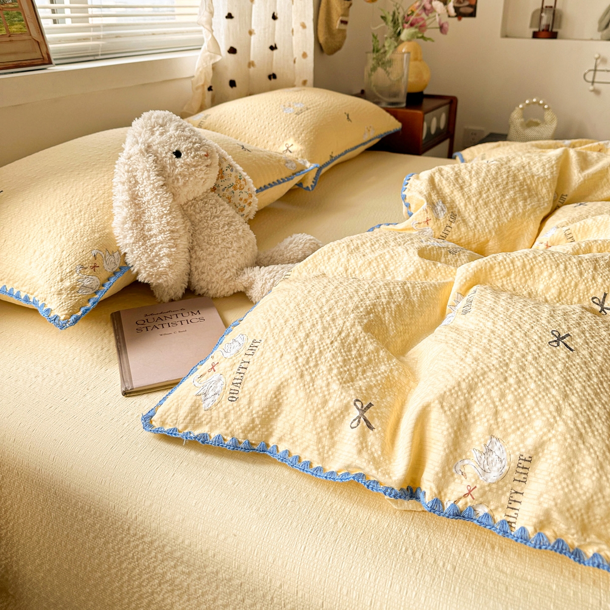 91家纺网 家纺一手货源 找家纺 南北家居 2026新款泡芙被壳针四件套 施华洛黄