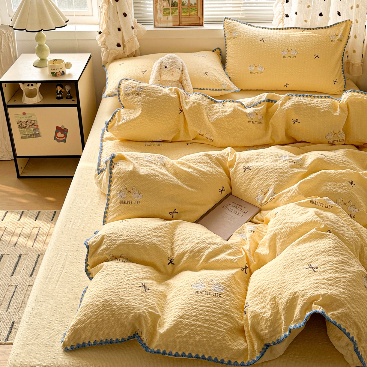 91家纺网 家纺一手货源 找家纺 南北家居 2026新款泡芙被壳针四件套 施华洛黄