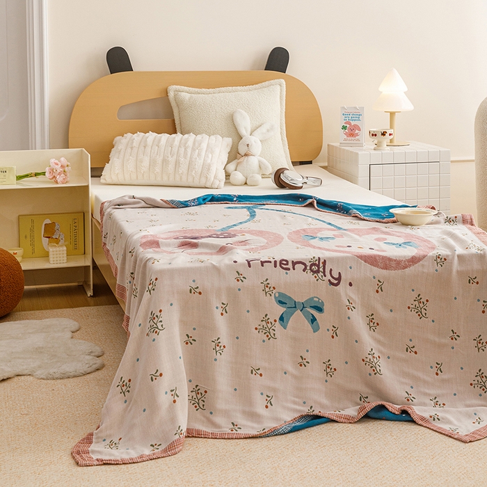 91家纺网 家纺一手货源 找家纺 悦然毛巾被 2026春夏新款三层竹纤维冷感毯休闲儿童毯成人毛巾被 花下萌猫