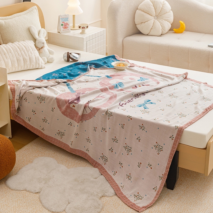 91家纺网 家纺一手货源 找家纺 悦然毛巾被 2026春夏新款三层竹纤维冷感毯休闲儿童毯成人毛巾被 花下萌猫