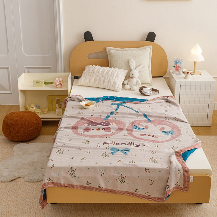 91家纺网 家纺一手货源 找家纺 悦然毛巾被 2026春夏新款三层竹纤维冷感毯休闲儿童毯成人毛巾被 花下萌猫