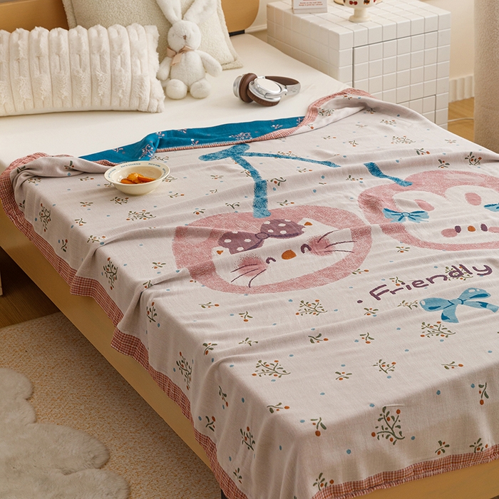 91家纺网 家纺一手货源 找家纺 悦然毛巾被 2026春夏新款三层竹纤维冷感毯休闲儿童毯成人毛巾被 花下萌猫