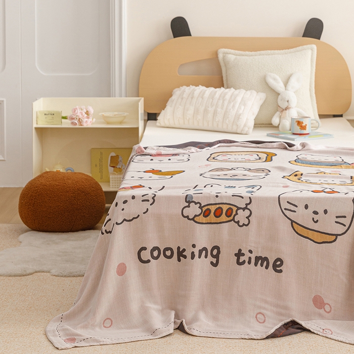 91家纺网 家纺一手货源 找家纺 悦然毛巾被 2026春夏新款三层竹纤维冷感毯休闲儿童毯成人毛巾被 甜心猫团