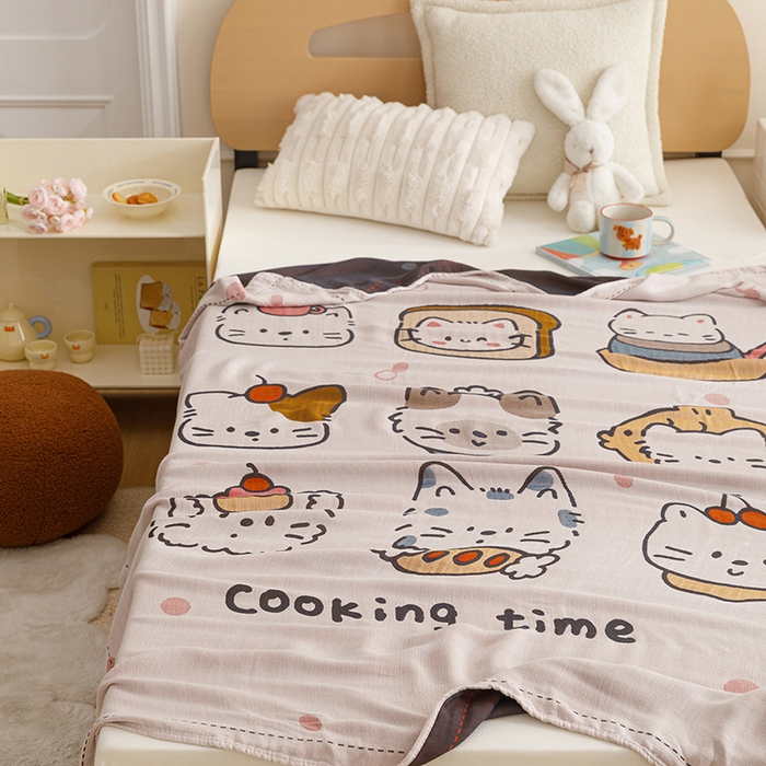 91家纺网 家纺一手货源 找家纺 悦然毛巾被 2026春夏新款三层竹纤维冷感毯休闲儿童毯成人毛巾被 甜心猫团