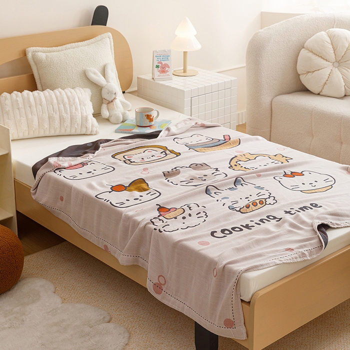 91家纺网 家纺一手货源 找家纺 悦然毛巾被 2026春夏新款三层竹纤维冷感毯休闲儿童毯成人毛巾被 甜心猫团