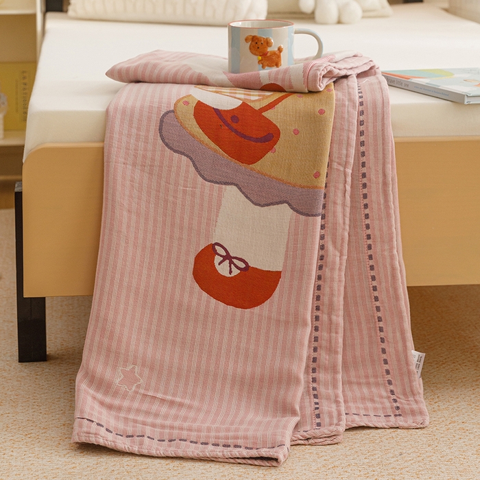 91家纺网 家纺一手货源 找家纺 悦然毛巾被 2026春夏新款三层竹纤维冷感毯休闲儿童毯成人毛巾被 粉糖小兔