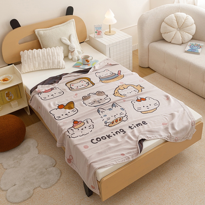 91家纺网 家纺一手货源 找家纺 悦然毛巾被 2026春夏新款三层竹纤维冷感毯休闲儿童毯成人毛巾被 甜心猫团