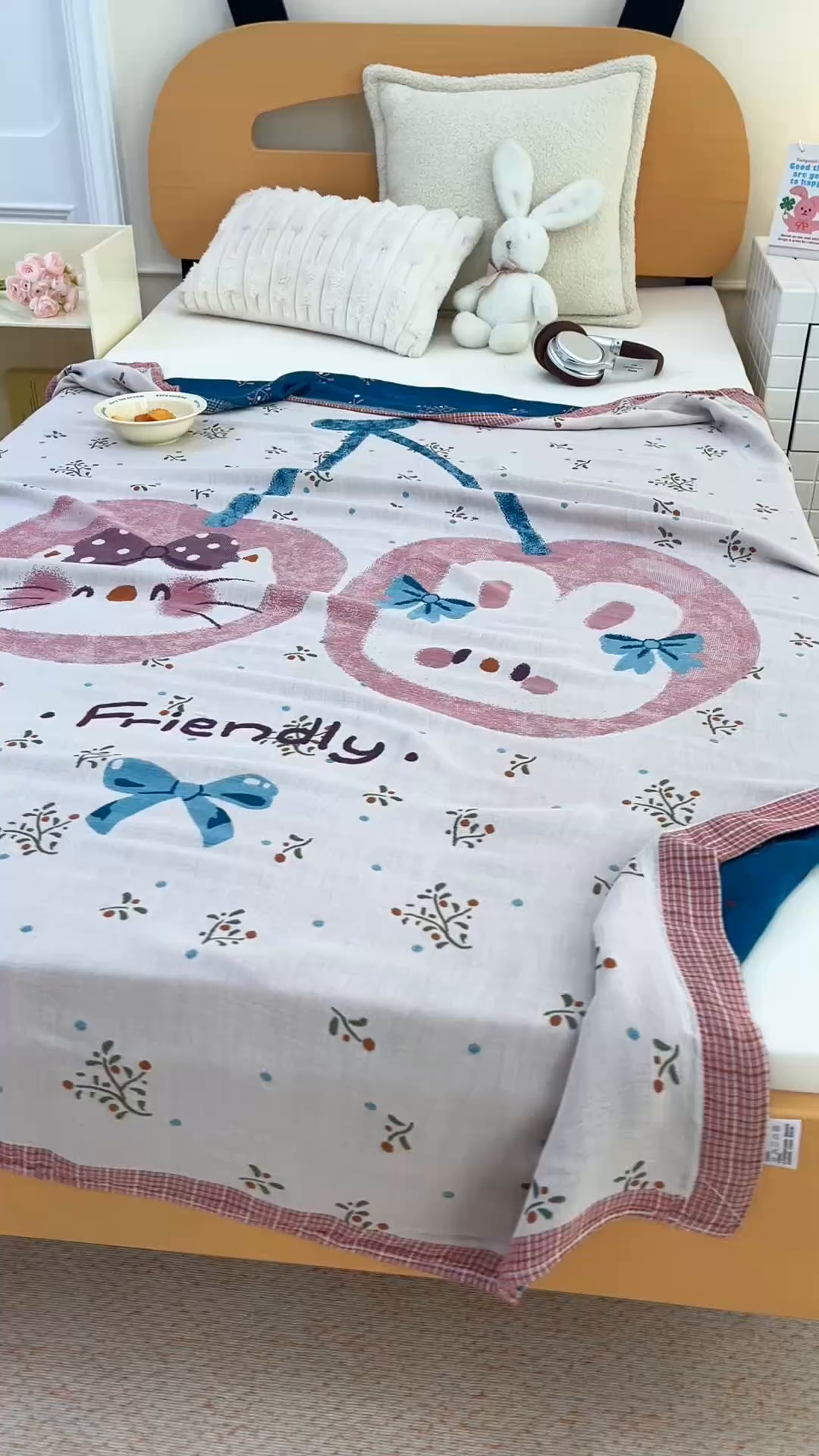 91家纺网 家纺一手货源 找家纺 悦然毛巾被 2026春夏新款三层竹纤维冷感毯休闲儿童毯成人毛巾被 花下萌猫