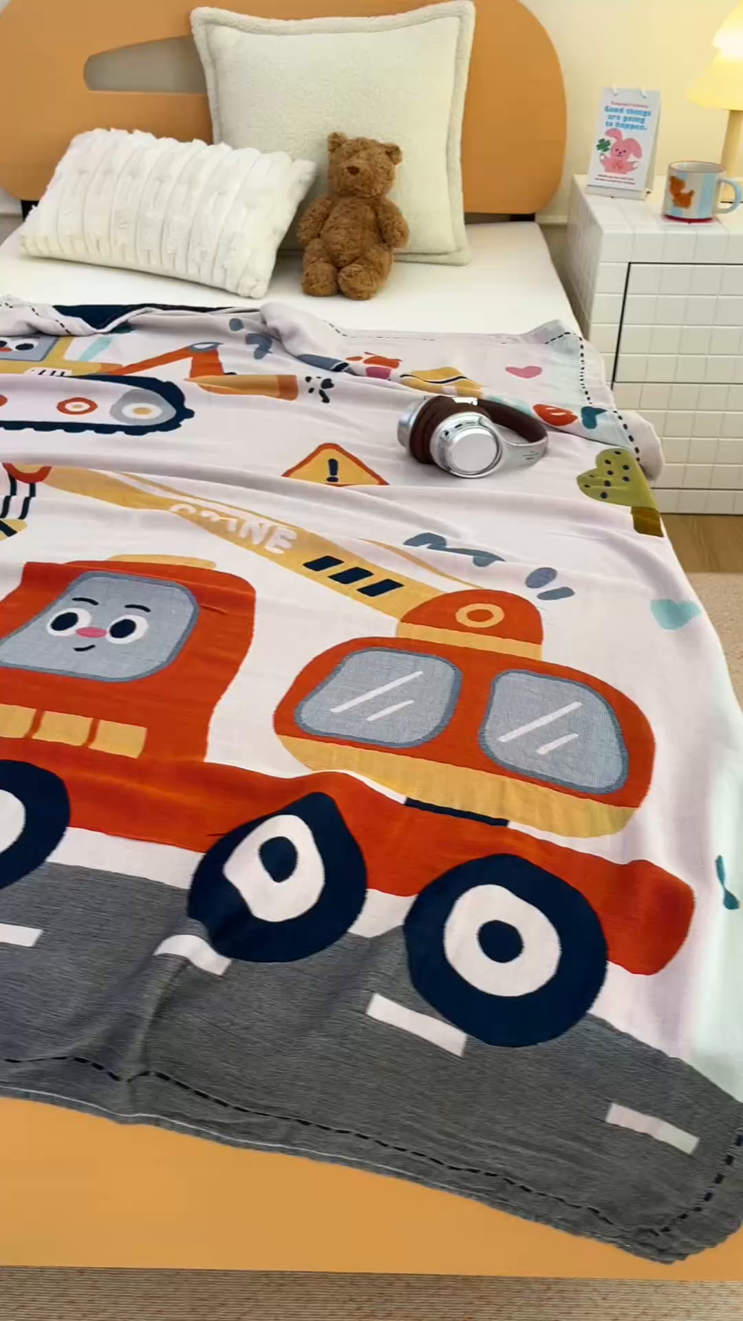 91家纺网 家纺一手货源 找家纺 悦然毛巾被 2026春夏新款三层竹纤维冷感毯休闲儿童毯成人毛巾被 阳光车长