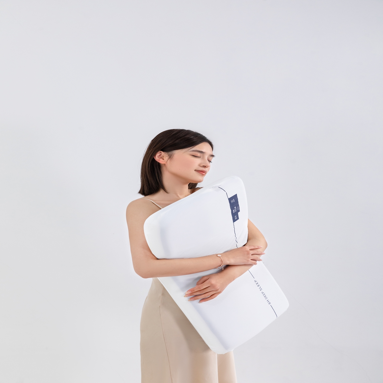 91家纺网 家纺一手货源 找家纺 （总）熙朵梦家纺 【某朵同款2代升级版】2026新款零压力慢回弹护颈枕头 双拼记忆枕 枕芯【单芯-双芯-三芯】主图一