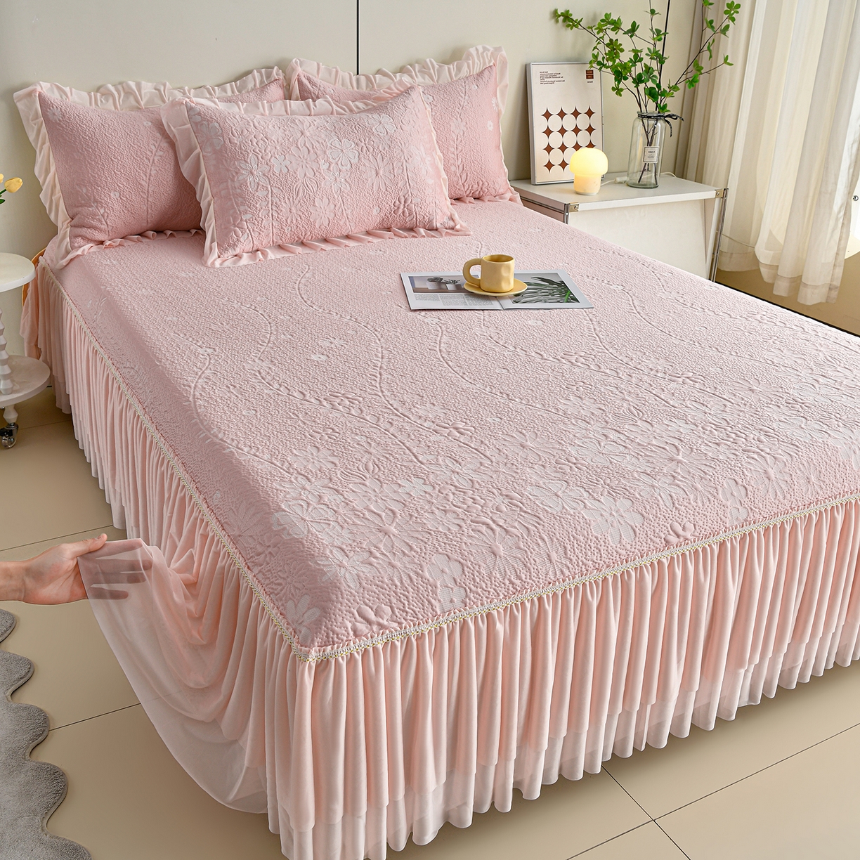 91家纺网 家纺一手货源 找家纺 畅畅家纺 2026春夏新款夏季3D立体冰豆豆凉席席子床裙三件套 花香怡人-粉