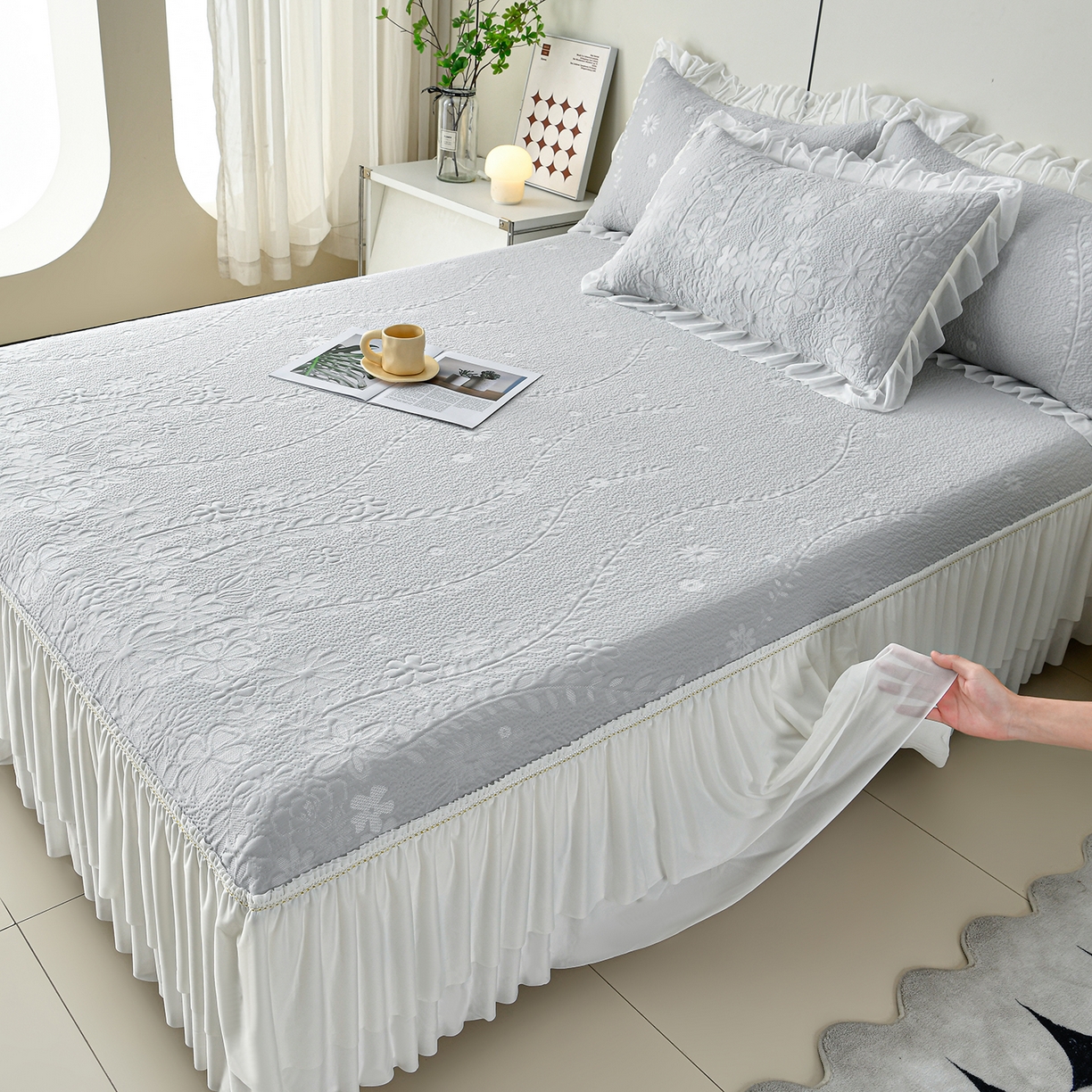 91家纺网 家纺一手货源 找家纺 畅畅家纺 2026春夏新款夏季3D立体冰豆豆凉席席子床裙三件套 花香怡人-灰