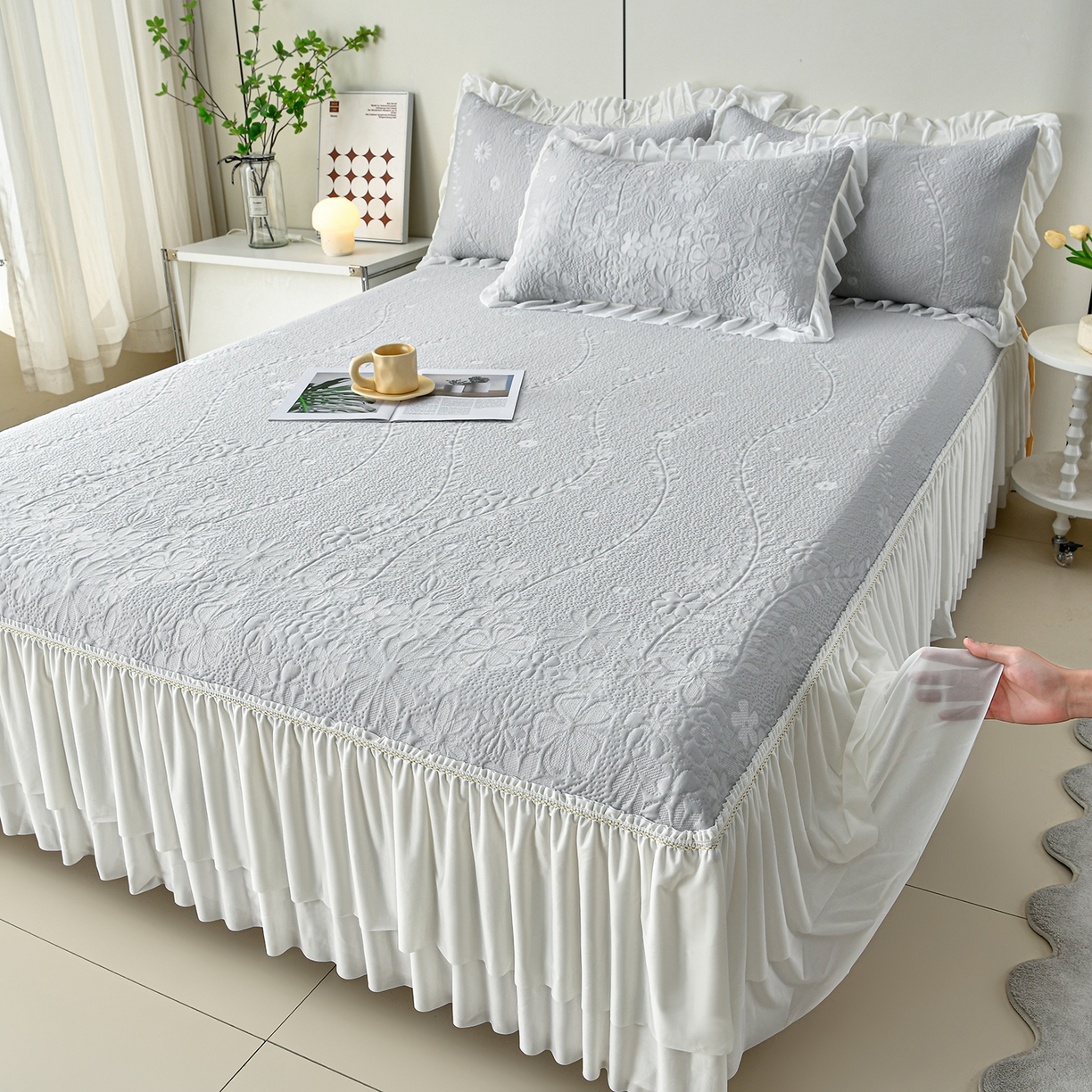 91家纺网 家纺一手货源 找家纺 畅畅家纺 2026春夏新款夏季3D立体冰豆豆凉席席子床裙三件套 花香怡人-灰