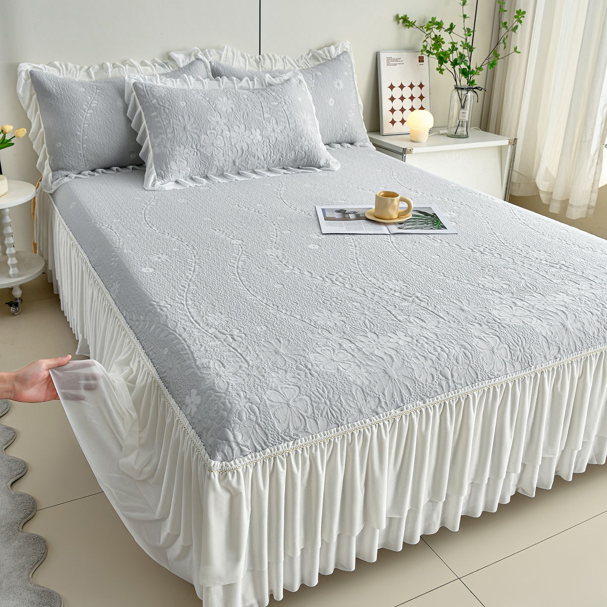 91家纺网 家纺一手货源 找家纺 畅畅家纺 2026春夏新款夏季3D立体冰豆豆凉席席子床裙三件套 花香怡人-灰