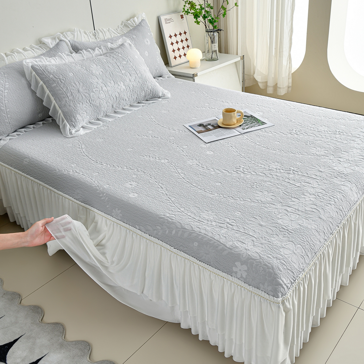 91家纺网 家纺一手货源 找家纺 畅畅家纺 2026春夏新款夏季3D立体冰豆豆凉席席子床裙三件套 花香怡人-灰