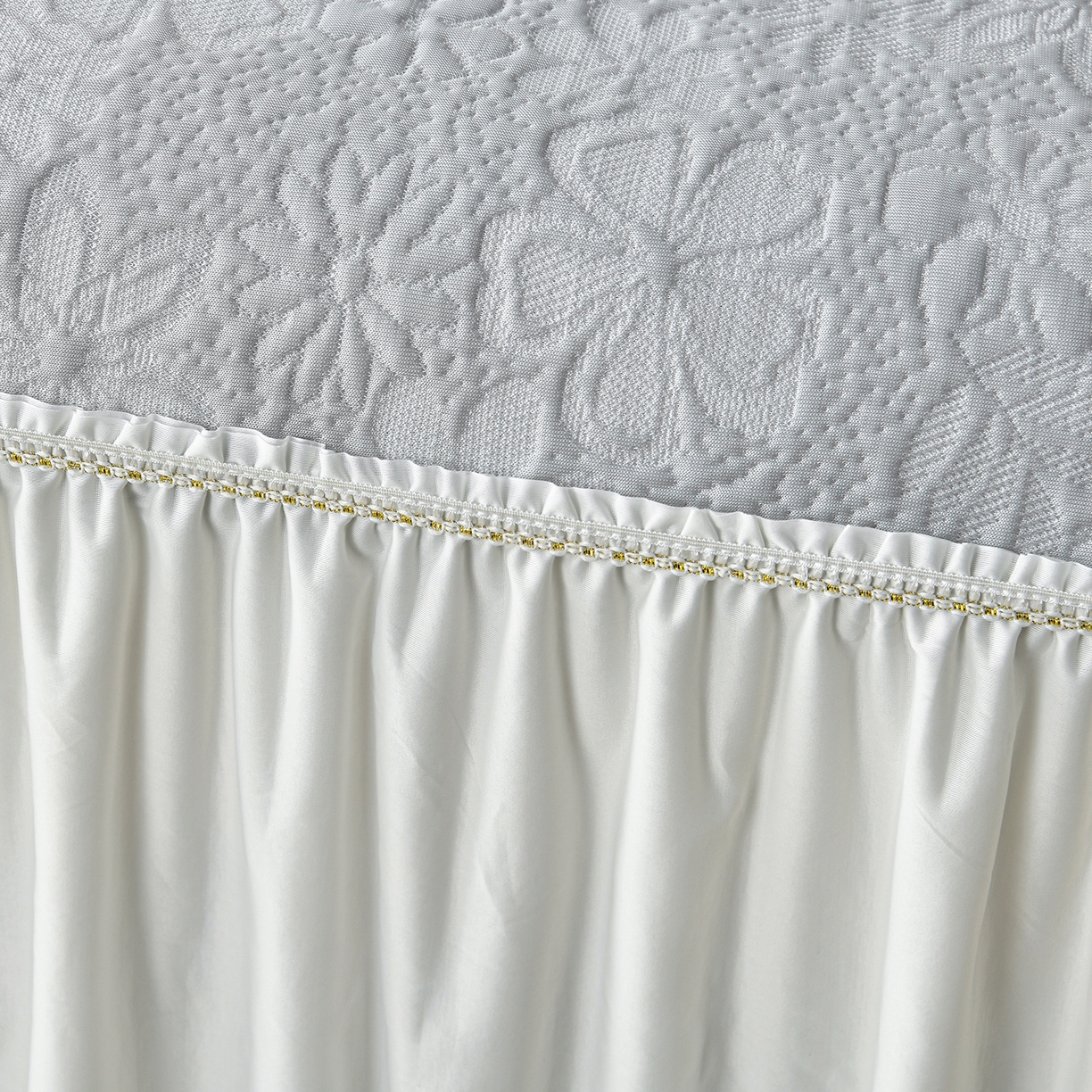 91家纺网 家纺一手货源 找家纺 畅畅家纺 2026春夏新款夏季3D立体冰豆豆凉席席子床裙三件套 花香怡人-灰